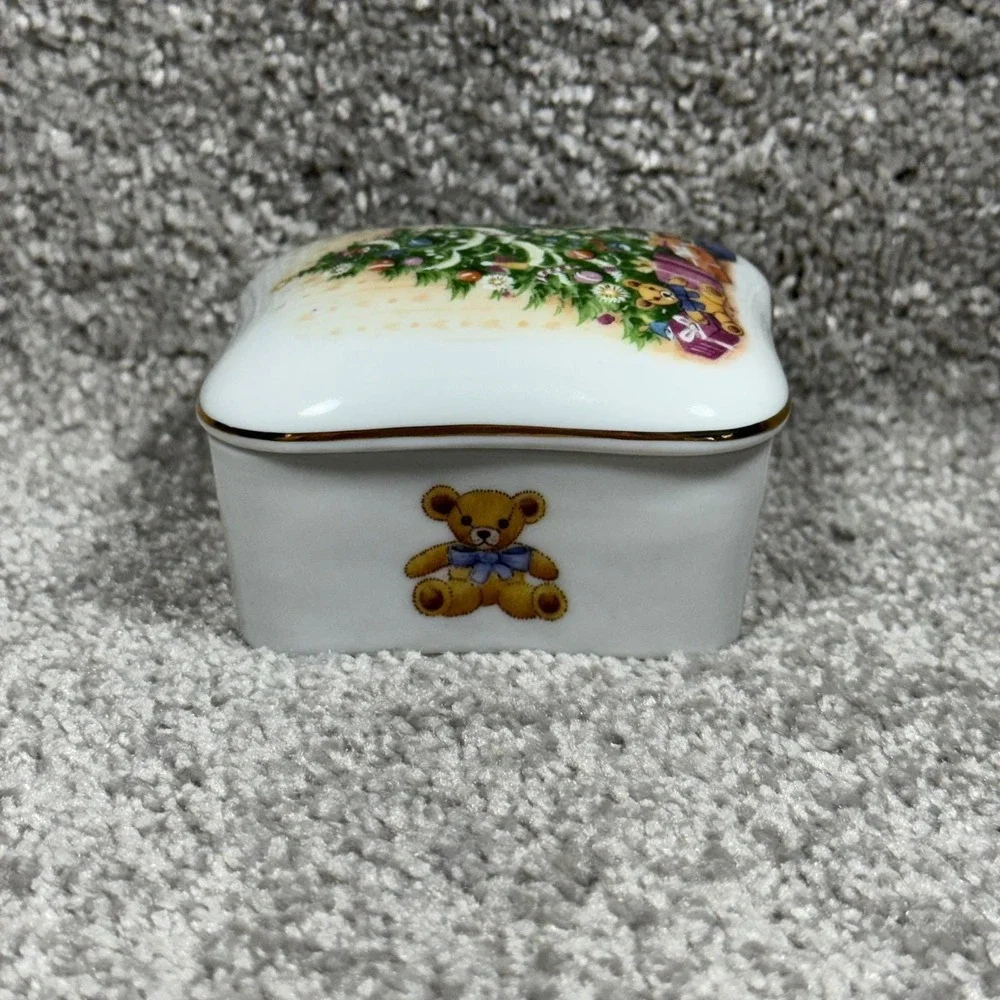 Royal Yarmouth O Christmas Tree Porcelain Music Box 1986 Limited Edition Vintage